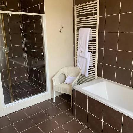 Maison De La Pra Bed and Breakfast Βαλένς
